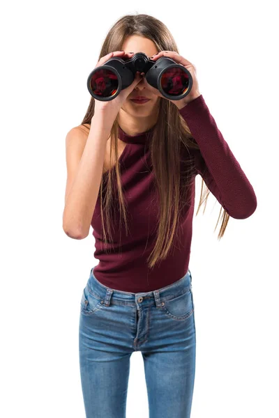 Ung tonåring flicka med kikare — Stockfoto