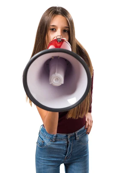 Jovem adolescente gritando por megafone — Fotografia de Stock
