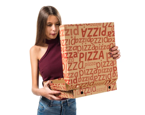 Ung tonåring flicka håller en pizzakartonger — Stockfoto