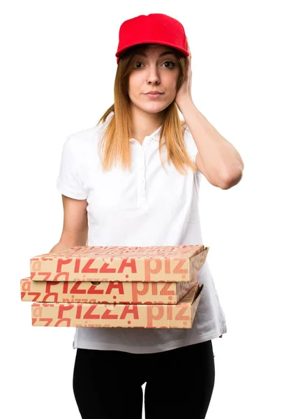 Pizza entrega mulher cobrindo seus ouvidos — Fotografia de Stock