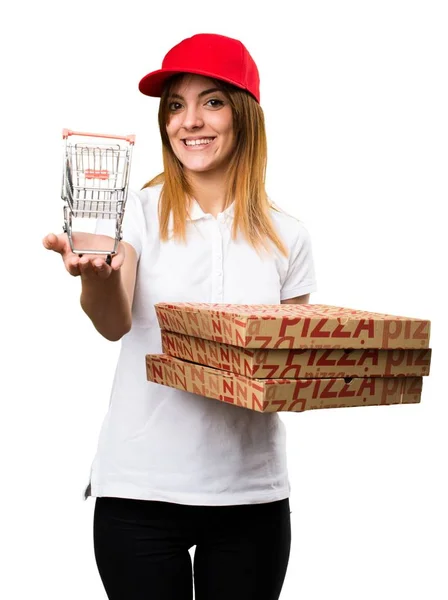 Pizza donna consegna in possesso di un giocattolo carrello del supermercato — Foto Stock