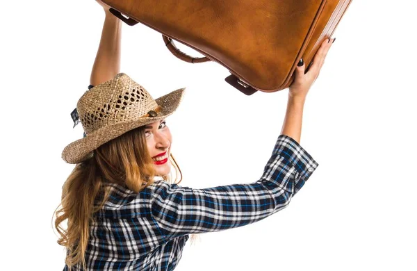 Sexy mujer rubia vaquera con maleta vintage — Foto de Stock