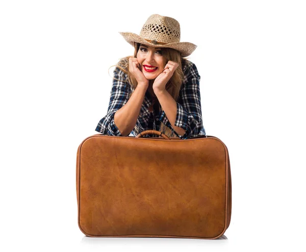 Sexy blondýnka cowgirl s vintage kufr — Stock fotografie