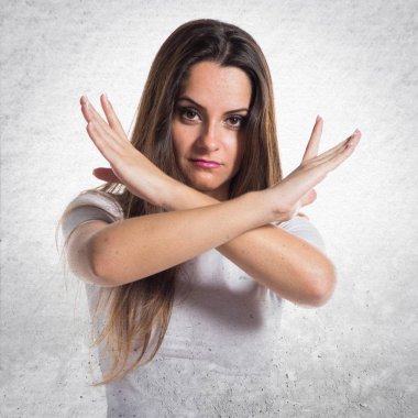 Genç güzel kız yok jest yapma