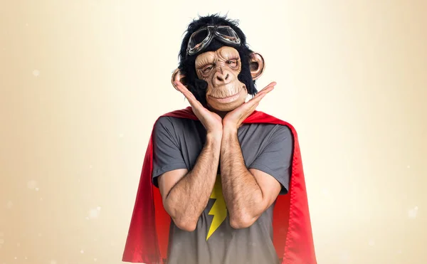 Super herói macaco homem no outro fundo — Fotografia de Stock