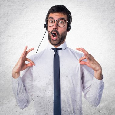 Adam dokulu arka plan üzerinde kendisiyle gurur