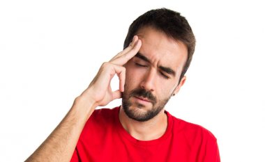 İzole arka plan üzerinde sakallı esmer adam