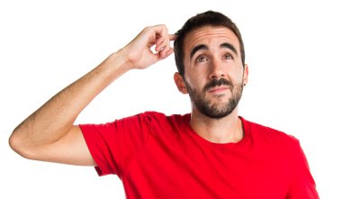 İzole arka plan üzerinde sakallı esmer adam