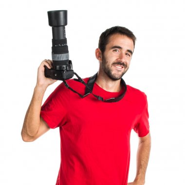 İzole arka plan üzerinde sakallı esmer adam