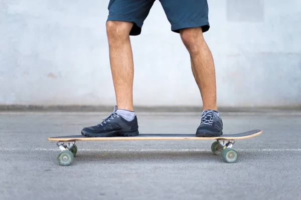 Patinador en lugar urbano — Foto de Stock