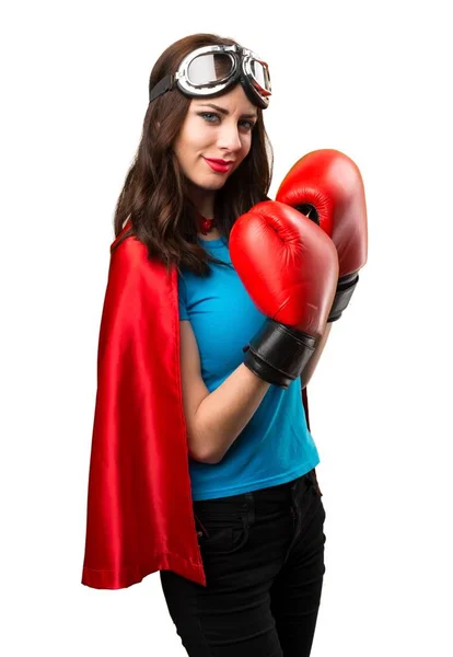 Hübsches Superheldenmädchen mit Boxhandschuhen — Stockfoto