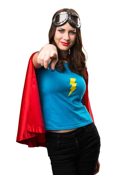 Gadis superhero cantik menunjuk ke depan — Stok Foto