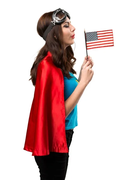 Dívka hezká superhrdina drží Americká vlajka — Stock fotografie