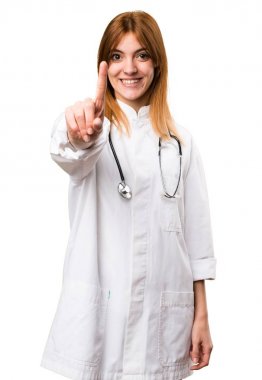 Genç doktor kadın bir sayma