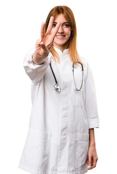 Kobieta młody lekarz liczy trzy — Zdjęcie stockowe