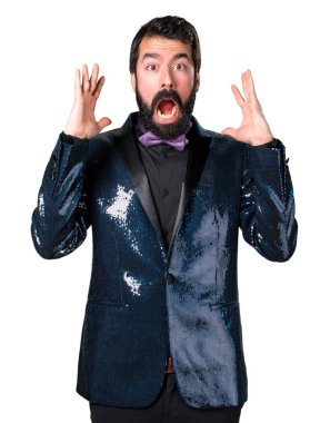 Payet ceket ile sinirli yakışıklı adam