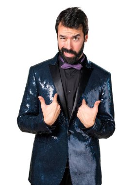 Sürpriz bir jest yapma payet ceket ile yakışıklı adam