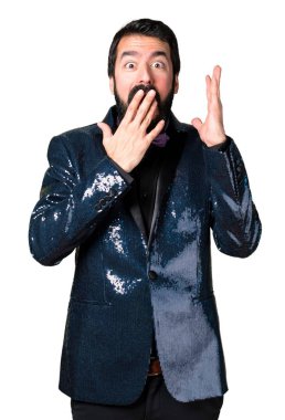 Sürpriz bir jest yapma payet ceket ile yakışıklı adam