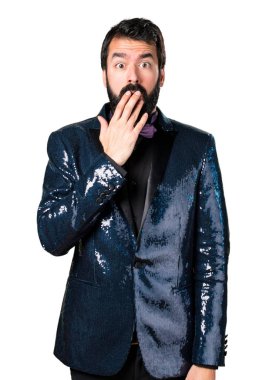 Sürpriz bir jest yapma payet ceket ile yakışıklı adam