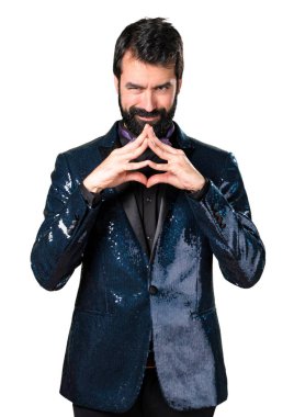 Payet ceket düşünce ile yakışıklı adam