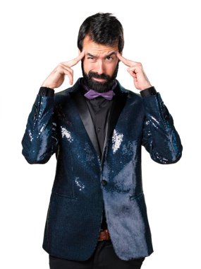 Payet ceket ile yakışıklı adam