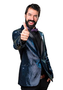 Yukarı ceketle payet ile yakışıklı adam