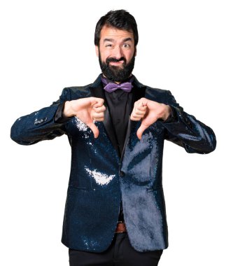 Kötü sinyal yapma payet ceket ile yakışıklı adam