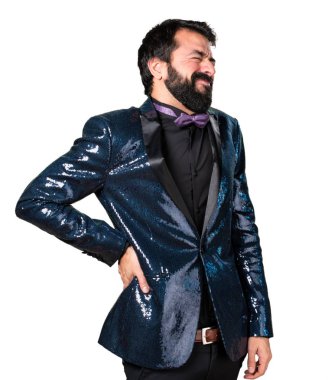 Sırt ağrısı ceketle payet ile yakışıklı adam