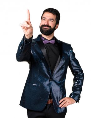 Şeffaf ekranda dokunmadan payet ceket ile yakışıklı adam