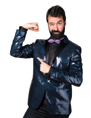 Güçlü bir jest yapma payet ceket ile yakışıklı adam