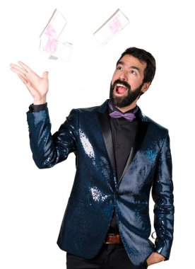 Bir sürü para alarak payet ceket ile yakışıklı adam