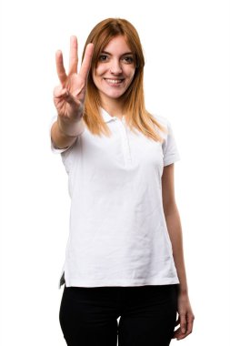 Güzel genç kız üç sayım