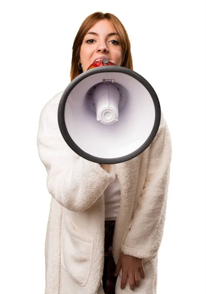Genç kadın sabahlık bir megafon holding — Stok fotoğraf