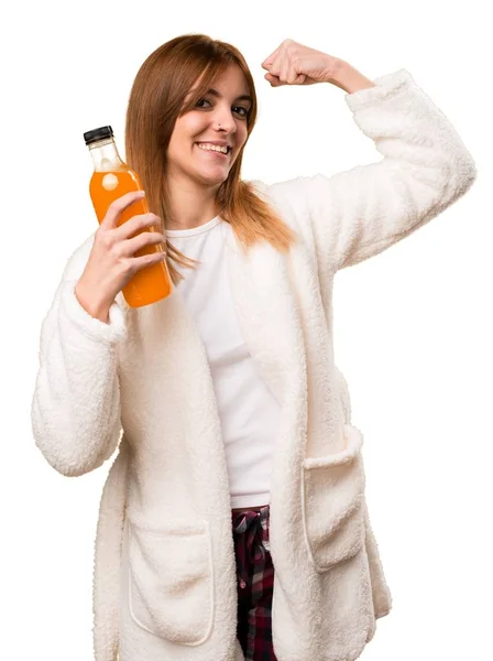 オレンジ ジュースを保持しているガウンの若い女性 — ストック写真