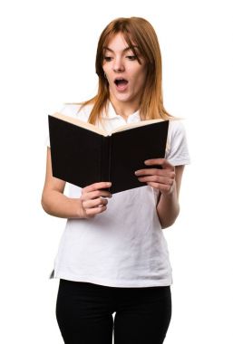 Sürpriz güzel genç kız okuma kitabı