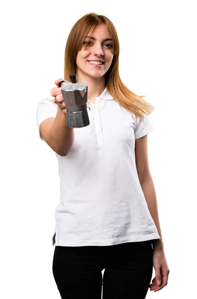 Счастливая девушка с кофейником в руках — стоковое фото