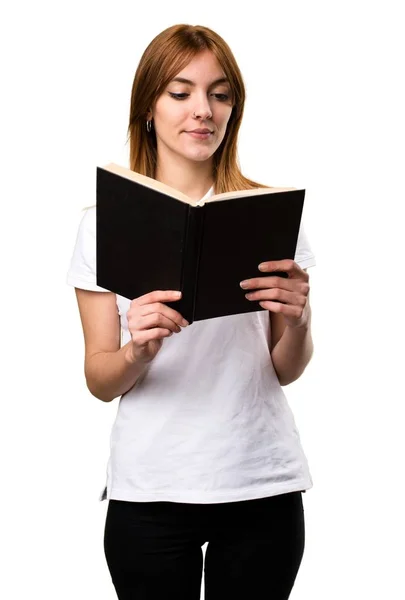 Vacker ung flicka läsa bok — Stockfoto