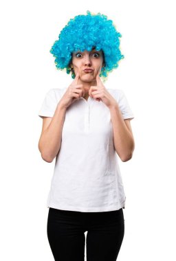 Mavi saçlı güzel genç kız