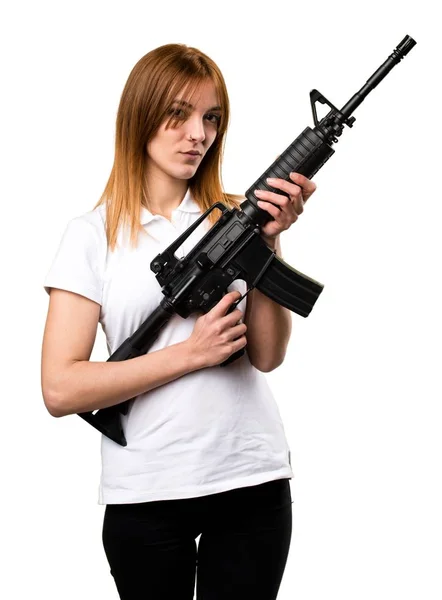 Hermosa joven sosteniendo un rifle — Foto de Stock