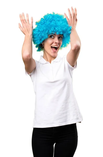 Schönes junges Mädchen mit blauen Haaren — Stockfoto