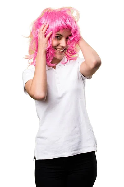 Pembe saçlı mutlu güzel genç kız — Stok fotoğraf