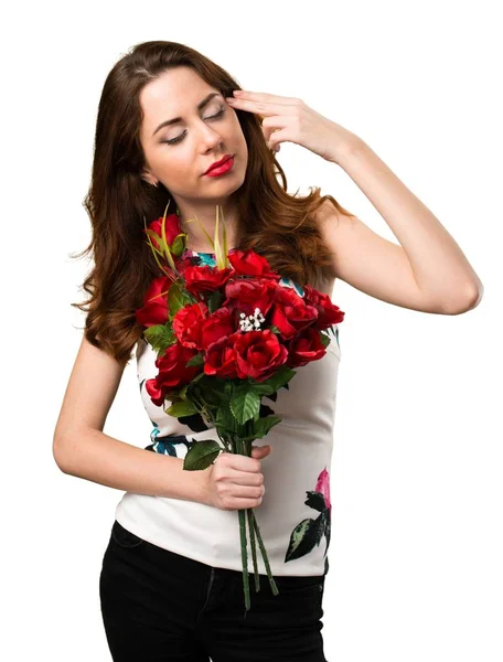 Menina bonita segurando flores fazendo gesto de suicídio — Fotografia de Stock