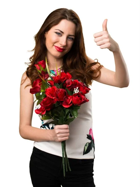 Krásná mladá dívka drží květiny s palcem — Stock fotografie
