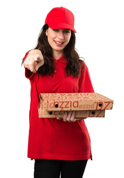 Mulher de entrega de pizza apontando para a frente — Fotografia de Stock