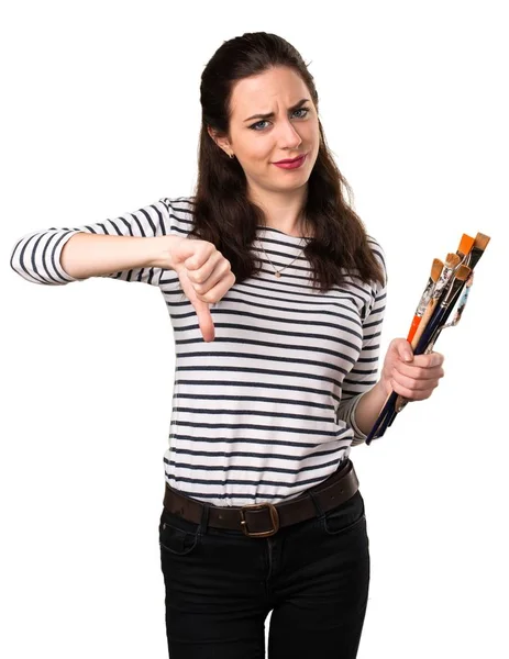 Junge Künstlerin setzt schlechtes Signal — Stockfoto