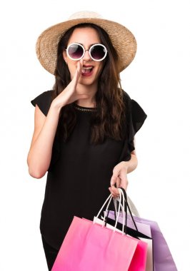 Güzel genç kız alışveriş çantası bağırarak ile