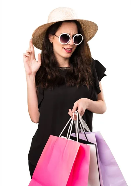 Szép fiatal lány bevásárló táska, és az ujjait átkelés — Stock Fotó