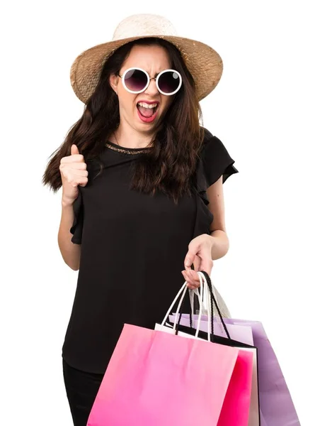 Hermosa joven con bolsa de compras gritando —  Fotos de Stock