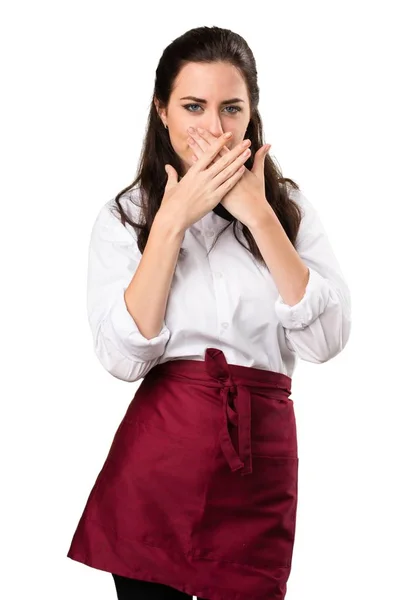 Jonge mooie serveerster die betrekking hebben op haar mond — Stockfoto