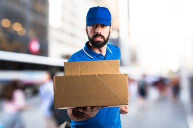 Hızlı çalışan teslimatçı